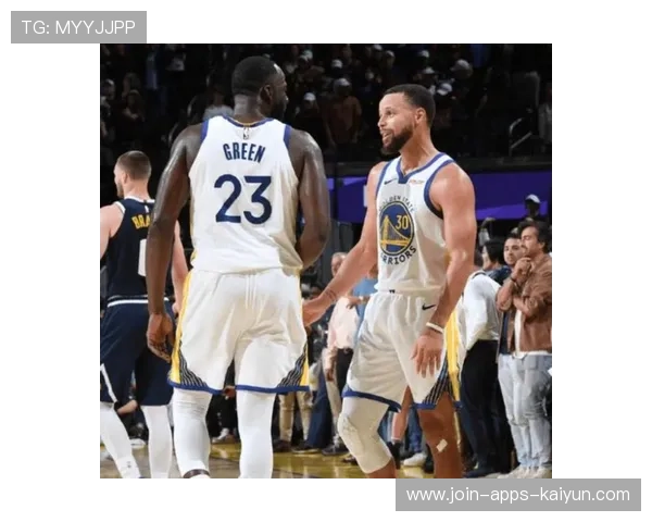 库里连续助攻制造空位，勇士多人得分上双